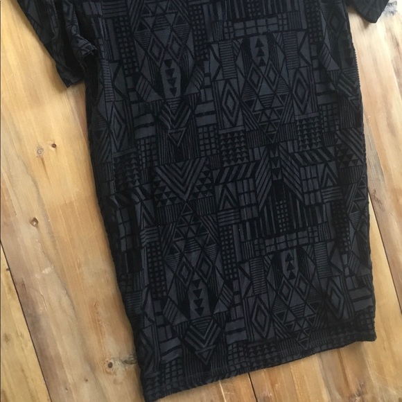 Sans Souci LBD with Aztec design (midi) - Picture 2 of 4